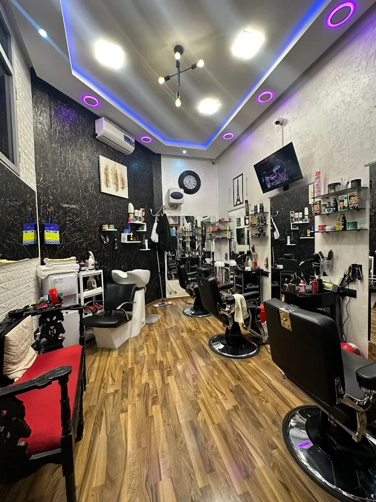 Salon Tarik Barber, Hay Riad